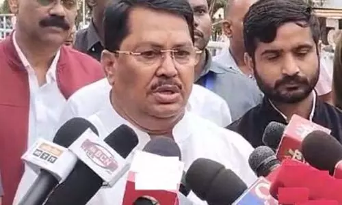 Wadettiwar ने सरकार की आलोचना की: दागी मंत्रियों को गौमूत्र से शुद्ध करें