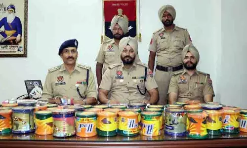 Amritsar में सिंथेटिक पतंग डोर और अवैध शराब जब्त, एक गिरफ्तार