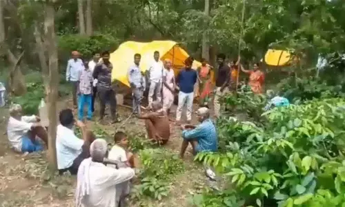 मंत्री सीताक्का की लापरवाही... लोग गांव खाली कर जा रहे