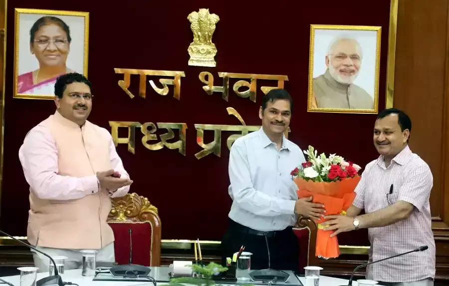 Bhopal: राज्यपाल कार्यालय में अपर मुख्य सचिव गुप्ता को दी गई भावपूर्ण विदाई Bhopal: राज्यपाल कार्यालय में अपर मुख्य सचिव गुप्ता को दी गई भावपूर्ण विदाई