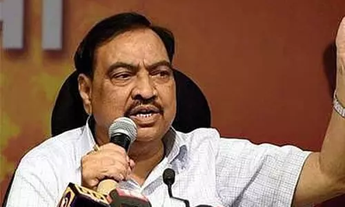 प्रेसवार्ता के दौरान पुलिस की मौजूदगी पर खडसे ने उठाए सवाल
