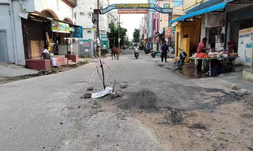 हाईवे पर गड्ढे बने यात्रियों के लिए मुसीबत