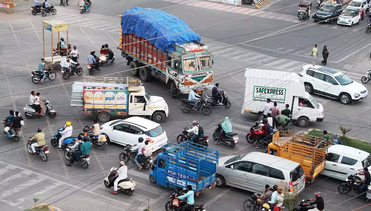 इंदौर में ब्लैक स्पॉट्स के सुधार में तेजी लाएं: SC समिति इंदौर में ब्लैक स्पॉट्स के सुधार में तेजी लाएं: SC समिति