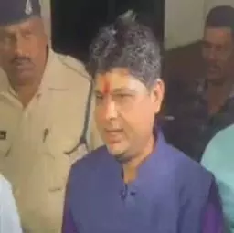 जेल में सूर्यकांत तिवारी मचा रहे उत्पात, अंबिकापुर शिफ्ट करने की तैयारी जेल में सूर्यकांत तिवारी मचा रहे उत्पात, अंबिकापुर शिफ्ट करने की तैयारी
