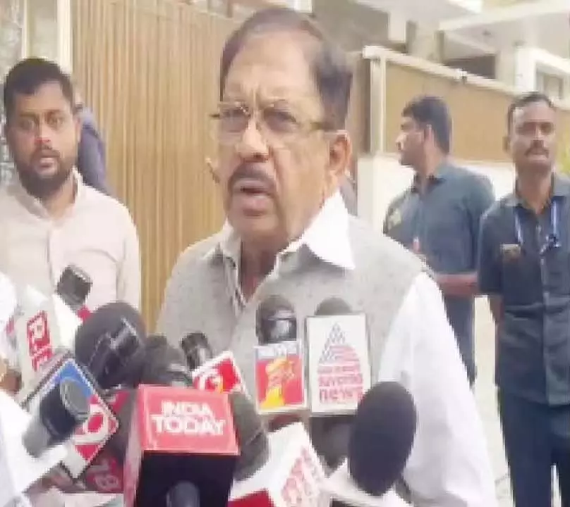 Karnataka: परमेश्वर ने खड़गे की राज्य की राजनीति में वापसी का समर्थन किया Karnataka: परमेश्वर ने खड़गे की राज्य की राजनीति में वापसी का समर्थन किया