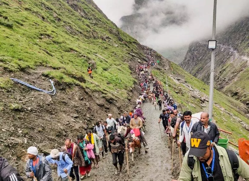 Jammu: भारी बारिश के कारण पहलगाम-बालटाल मार्गों से अमरनाथ यात्रा स्थगित Jammu: भारी बारिश के कारण पहलगाम-बालटाल मार्गों से अमरनाथ यात्रा स्थगित