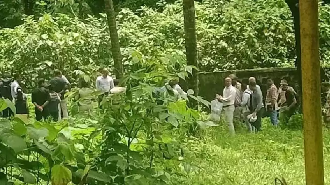 Karnataka: वकीलों ने पंचायत उपाध्यक्ष की गिरफ्तारी की मांग की Karnataka: वकीलों ने पंचायत उपाध्यक्ष की गिरफ्तारी की मांग की