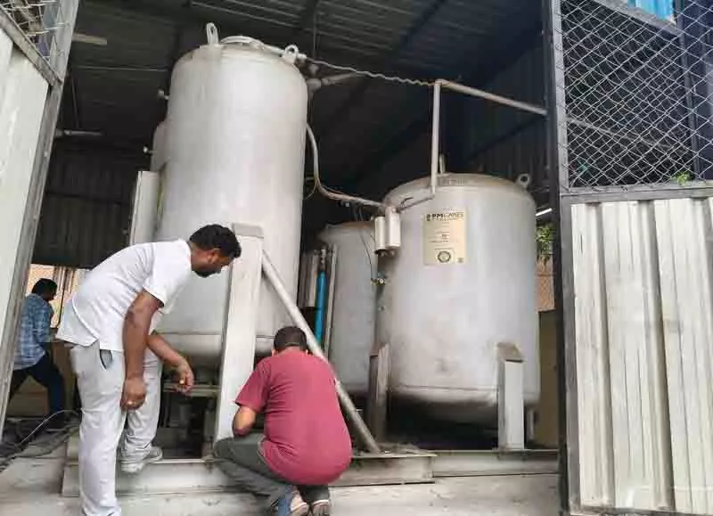 Punjab: ऑक्सीजन फेल होने से तकनीशियन गायब, वार्ड बॉय को पता ही नहीं चला Punjab: ऑक्सीजन फेल होने से तकनीशियन गायब, वार्ड बॉय को पता ही नहीं चला