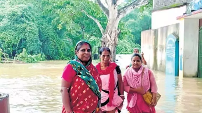 Odisha के केंद्रपाड़ा में बाढ़ में 60 वर्षीय व्यक्ति बह गया Odisha के केंद्रपाड़ा में बाढ़ में 60 वर्षीय व्यक्ति बह गया