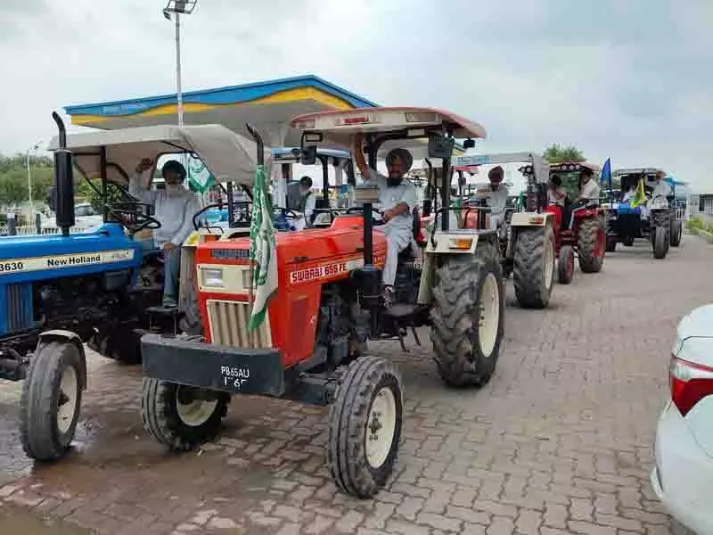 Punjab: ट्रैक्टर रैलियां, किसानों ने भूमि अधिग्रहण प्रस्ताव को लेकर आप सरकार पर निशाना साधा Punjab: ट्रैक्टर रैलियां, किसानों ने भूमि अधिग्रहण प्रस्ताव को लेकर आप सरकार पर निशाना साधा