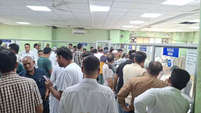 सिरसा में एक महीने से तहसीलदार नहीं, जमीन रजिस्ट्री का काम अटका सिरसा में एक महीने से तहसीलदार नहीं, जमीन रजिस्ट्री का काम अटका