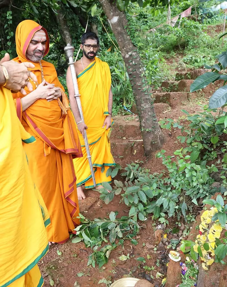 शुद्ध कन्नड़ में बैठकें आयोजित करें: Raghaveshwara Sri शुद्ध कन्नड़ में बैठकें आयोजित करें: Raghaveshwara Sri