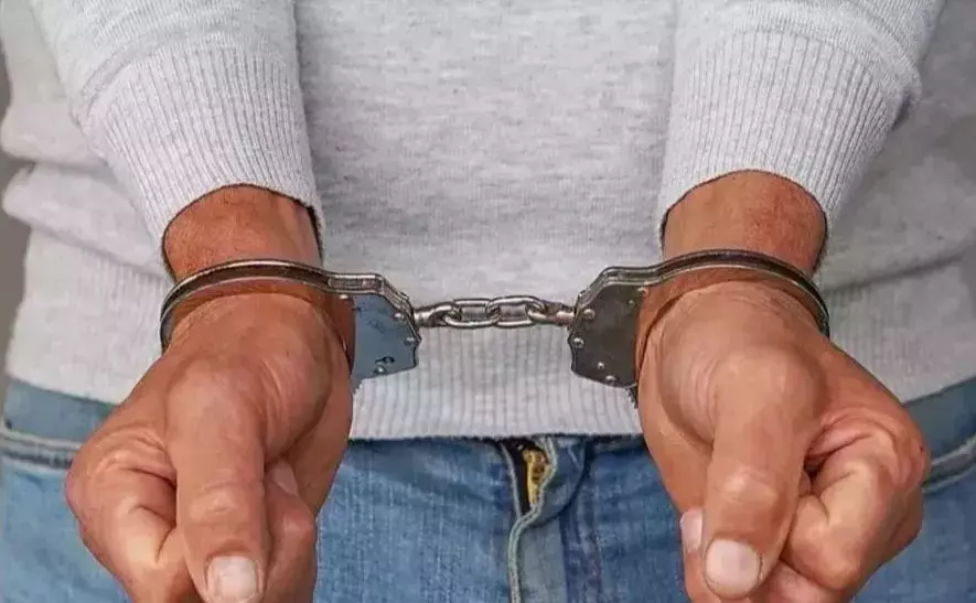 ब्रेकअप से आहत युवक ने किया जेल जाने वाला काम, पुलिस ने छापेमारी कर दबोचा ब्रेकअप से आहत युवक ने किया जेल जाने वाला काम, पुलिस ने छापेमारी कर दबोचा