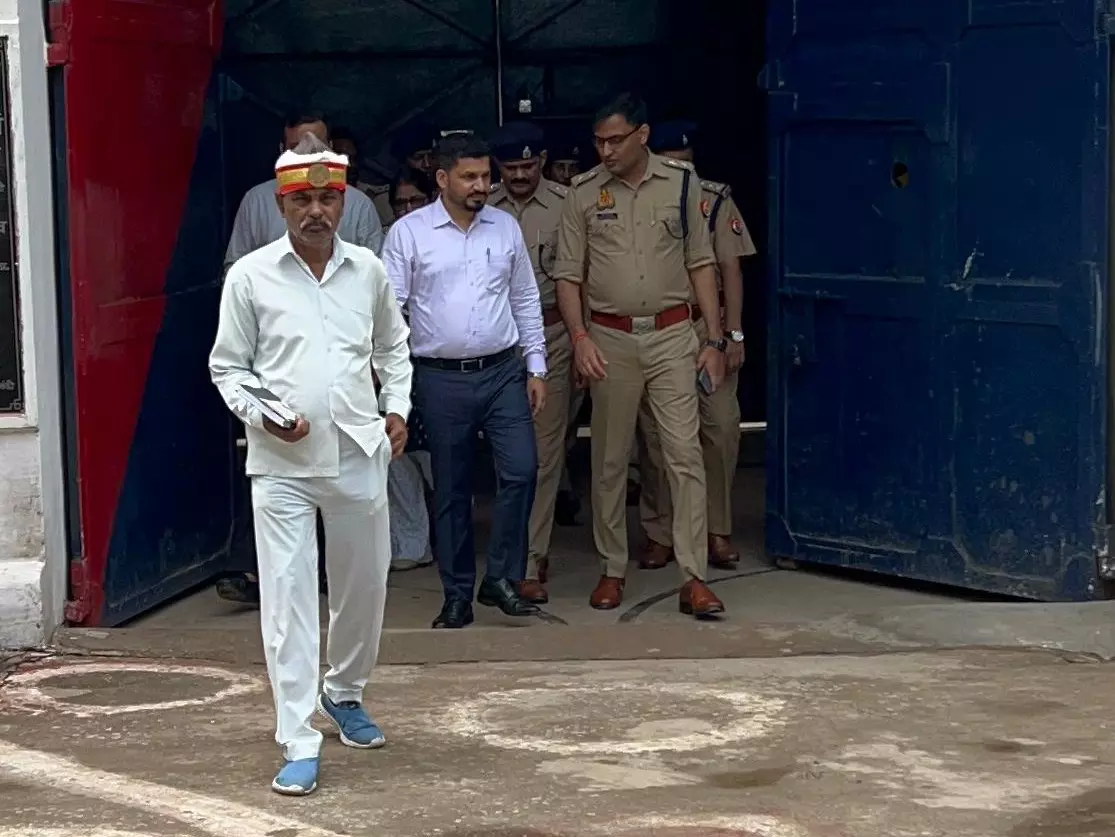 Barabanki: जिला कारागार में डीएम और एसपी का निरीक्षण, बंदियों से की बातचीत Barabanki: जिला कारागार में डीएम और एसपी का निरीक्षण, बंदियों से की बातचीत