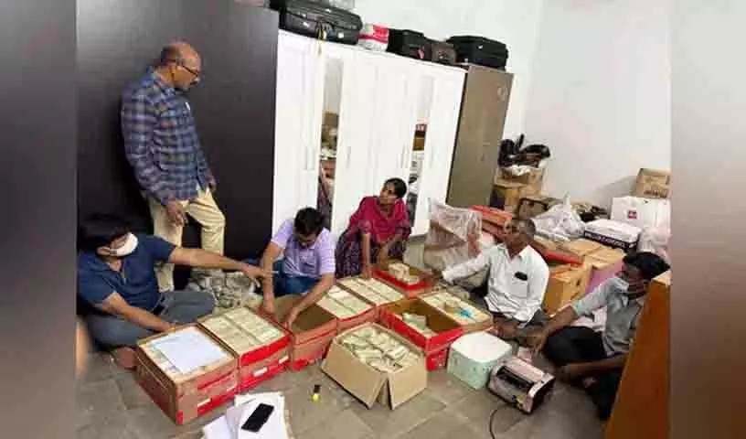 Andhra शराब घोटाले में 11 करोड़ रुपये जब्त, हैदराबाद के पास गेस्टहाउस में छिपाए गए Andhra शराब घोटाले में 11 करोड़ रुपये जब्त, हैदराबाद के पास गेस्टहाउस में छिपाए गए