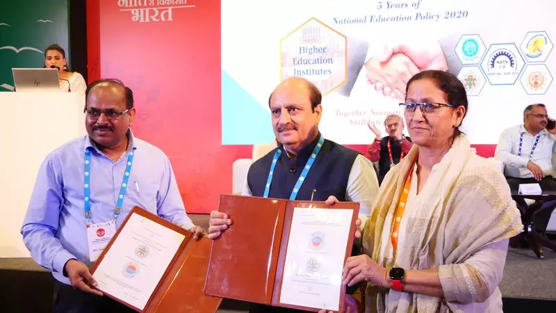 कुरुक्षेत्र विश्वविद्यालय ने प्रशिक्षुता बोर्ड के साथ समझौता ज्ञापन पर हस्ताक्षर किए कुरुक्षेत्र विश्वविद्यालय ने प्रशिक्षुता बोर्ड के साथ समझौता ज्ञापन पर हस्ताक्षर किए