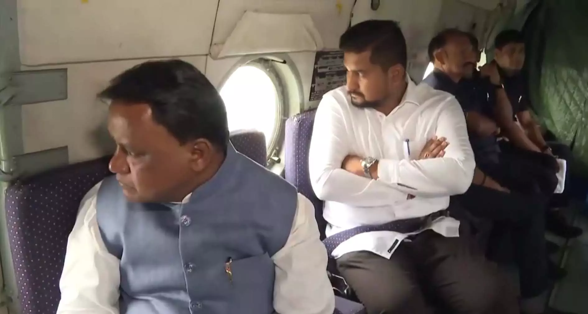 ओडिशा में बाढ़ का हवाई जायजा लेने पहुंचे मुख्यमंत्री मोहन माझी ओडिशा में बाढ़ का हवाई जायजा लेने पहुंचे मुख्यमंत्री मोहन माझी