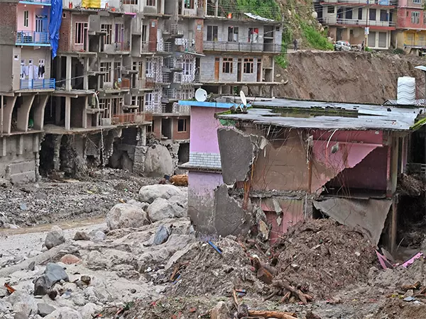 हिमाचल में मानसून का प्रकोप जारी: 343 सड़कें और 551 ट्रांसफार्मर बंद, मृतकों की संख्या 170 हुई हिमाचल में मानसून का प्रकोप जारी: 343 सड़कें और 551 ट्रांसफार्मर बंद, मृतकों की संख्या 170 हुई