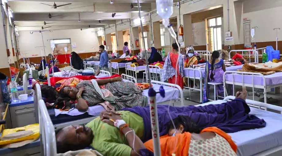 Telangana: डायरिया के मामलों में तेज़ी से वृद्धि के कारण अस्पतालों में भीड़भाड़ देखी Telangana: डायरिया के मामलों में तेज़ी से वृद्धि के कारण अस्पतालों में भीड़भाड़ देखी