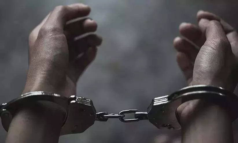 Kerala : युवक पर हमला, पैसे और वाहन लूटने के आरोप में संदिग्ध गिरफ्तार Kerala : युवक पर हमला, पैसे और वाहन लूटने के आरोप में संदिग्ध गिरफ्तार
