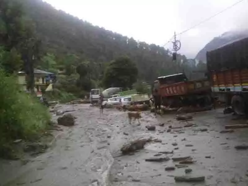 Himachal: 358 सड़कें अवरुद्ध, 4 अगस्त तक जारी रहेगी भारी बारिश Himachal: 358 सड़कें अवरुद्ध, 4 अगस्त तक जारी रहेगी भारी बारिश