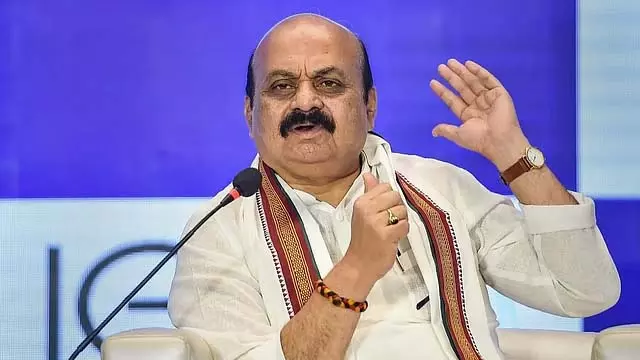 कर्नाटक को 10-15 दिनों में 1.35 लाख मीट्रिक टन यूरिया की आपूर्ति की जाएगी: MP Bommai कर्नाटक को 10-15 दिनों में 1.35 लाख मीट्रिक टन यूरिया की आपूर्ति की जाएगी: MP Bommai