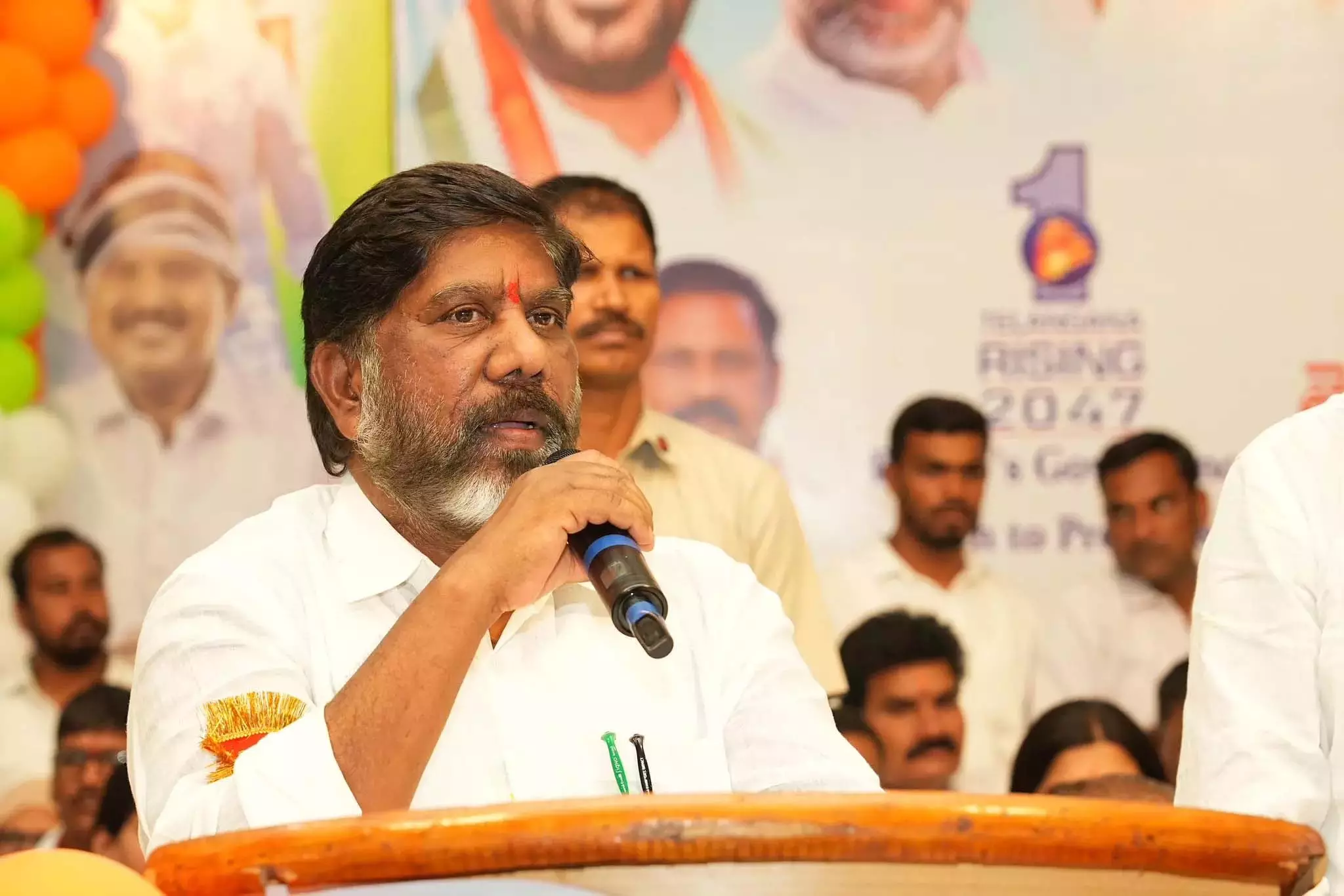 Bhatti ने केंद्र से तेलंगाना के पिछड़ा वर्ग आरक्षण विधेयक को मंज़ूरी देने का आग्रह किया Bhatti ने केंद्र से तेलंगाना के पिछड़ा वर्ग आरक्षण विधेयक को मंज़ूरी देने का आग्रह किया