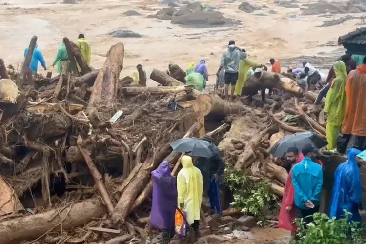 Kerala : मुंडक्कई-चूरलमाला आपदा हमेशा हमारे दिलों में एक दर्द बनी रहेगी Kerala : मुंडक्कई-चूरलमाला आपदा हमेशा हमारे दिलों में एक दर्द बनी रहेगी