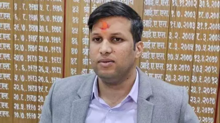 Ghaziabad के नए डीएम रविंद्र मंदर कौन हैं? Ghaziabad के नए डीएम रविंद्र मंदर कौन हैं?