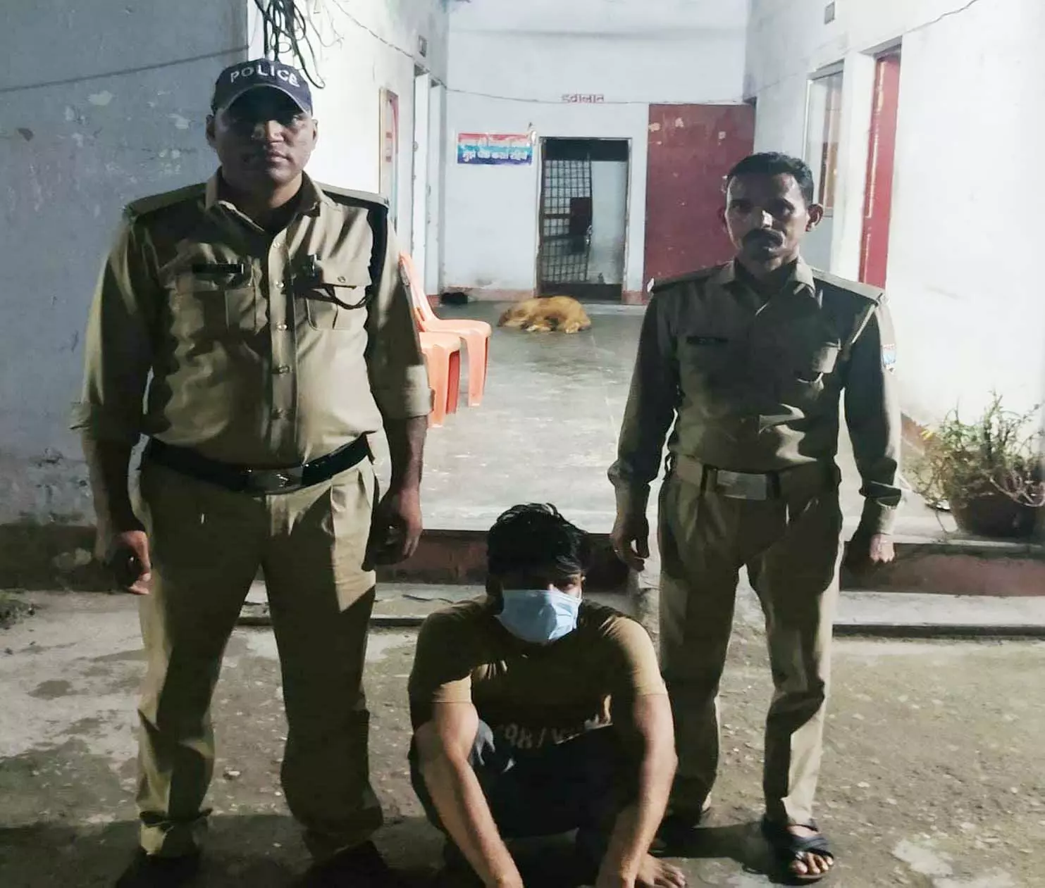 रायपुर में फर्जी किन्नर गिरोह का सदस्य गिरफ्तार, तीन फरार रायपुर में फर्जी किन्नर गिरोह का सदस्य गिरफ्तार, तीन फरार
