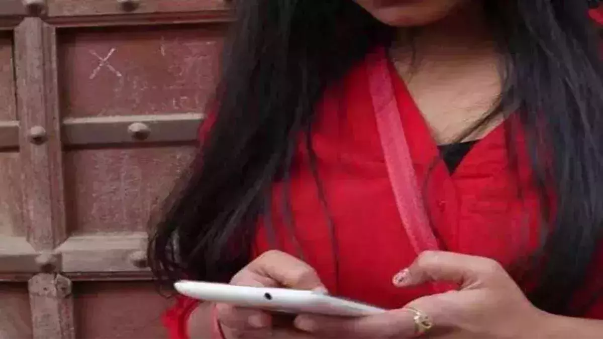 Jaunpur: नशेड़ी पति ने पत्नी को 2.20 लाख रुपये में बेचा Jaunpur: नशेड़ी पति ने पत्नी को 2.20 लाख रुपये में बेचा