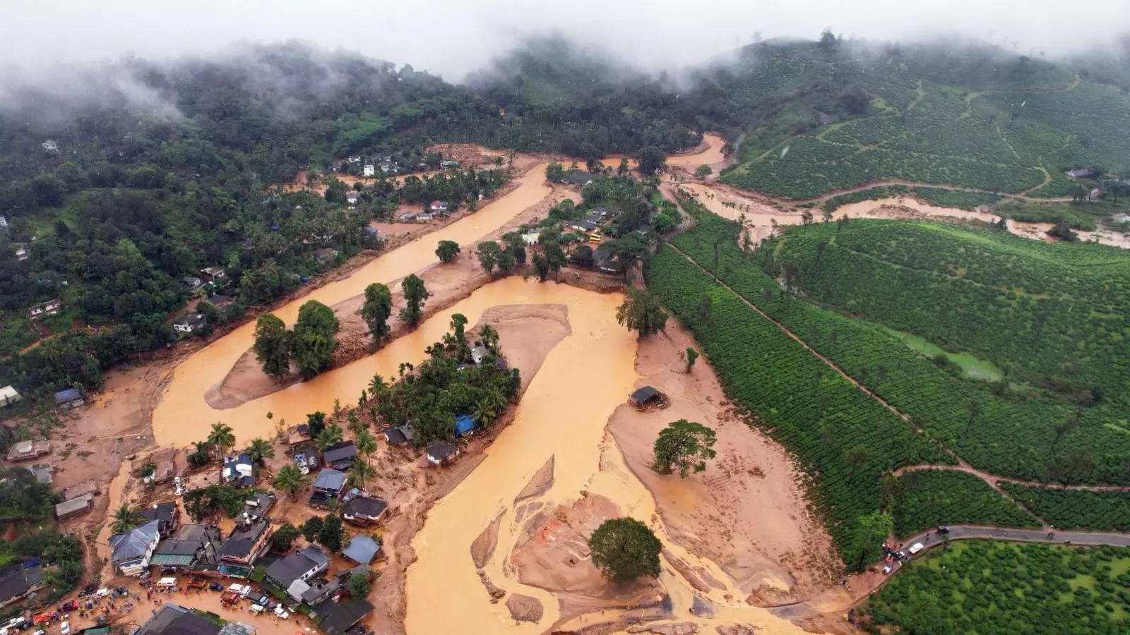 भूस्खलन में 11 रिश्तेदारों को खोने के एक साल बाद, Kerala के व्यक्ति को शफना में प्यार मिला भूस्खलन में 11 रिश्तेदारों को खोने के एक साल बाद, Kerala के व्यक्ति को शफना में प्यार मिला