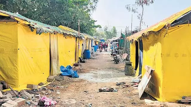 Bengaluru : बंगाली प्रवासी श्रमिकों पर पुलिस पर उत्पीड़न और जबरन वसूली का आरोप Bengaluru : बंगाली प्रवासी श्रमिकों पर पुलिस पर उत्पीड़न और जबरन वसूली का आरोप
