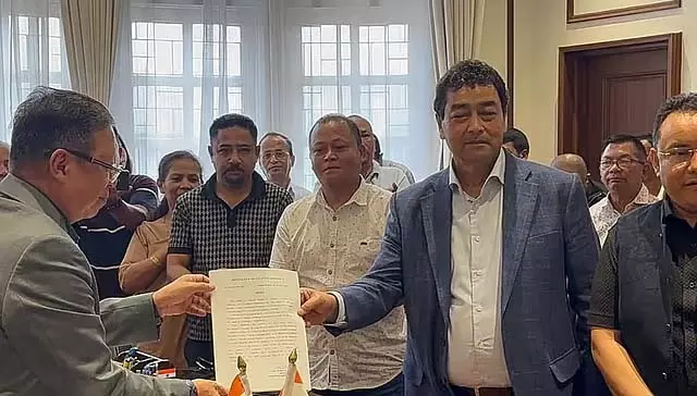 मेघालय के एकमात्र कांग्रेस MLA रोनी लिंगदो सत्तारूढ़ NPP में शामिल मेघालय के एकमात्र कांग्रेस MLA रोनी लिंगदो सत्तारूढ़ NPP में शामिल