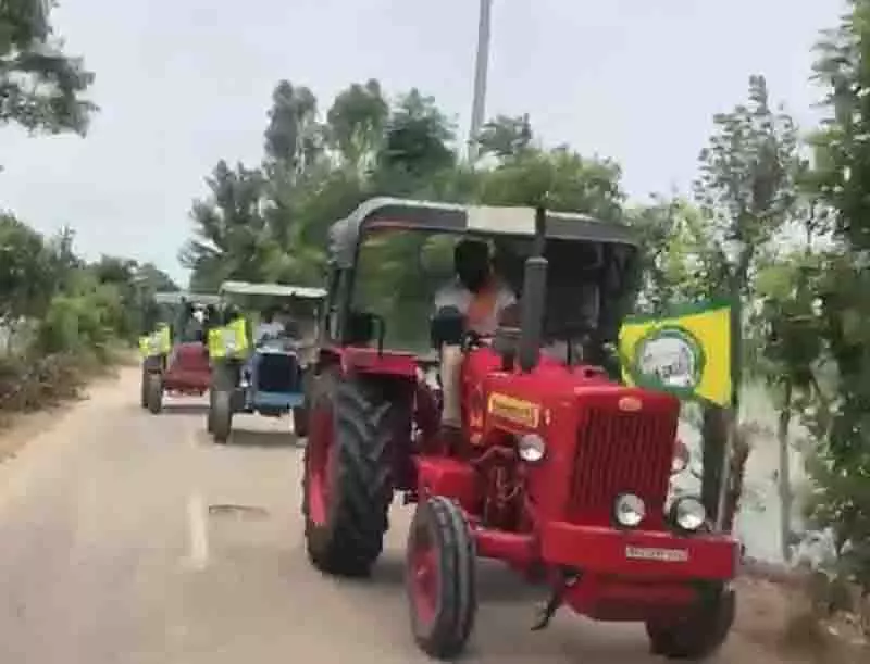 लैंड पूलिंग नीति के खिलाफ 300 से अधिक वाहनों का काफिला Ludhiana के गांवों से गुजरा लैंड पूलिंग नीति के खिलाफ 300 से अधिक वाहनों का काफिला Ludhiana के गांवों से गुजरा