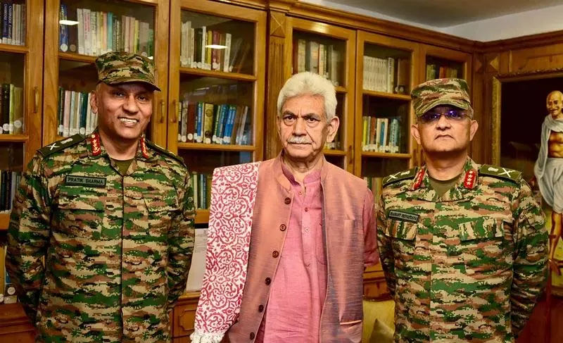 उत्तरी कमान प्रमुख ने LG सिन्हा को ऑपरेशन महादेव के बारे में जानकारी दी उत्तरी कमान प्रमुख ने LG सिन्हा को ऑपरेशन महादेव के बारे में जानकारी दी