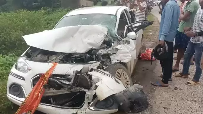 Deoghar में ट्रक-कार टक्कर में छह कांवरिया घायल Deoghar में ट्रक-कार टक्कर में छह कांवरिया घायल