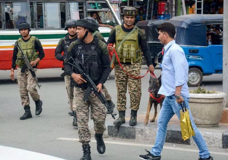 Jammu: तीन आतंकवादियों के खात्मे के बाद घाटी में अलग हुए समूह की तलाश जारी Jammu: तीन आतंकवादियों के खात्मे के बाद घाटी में अलग हुए समूह की तलाश जारी