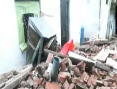 मध्य प्रदेश के Gwalior में मकान गिरने से दो लोगों की मौत मध्य प्रदेश के Gwalior में मकान गिरने से दो लोगों की मौत