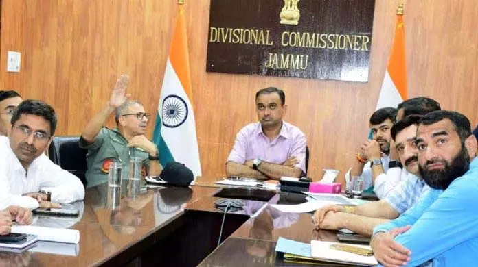 Jammu हवाई अड्डे पर पक्षियों से संबंधित खतरों का अध्ययन करने के लिए मंडलायुक्त ने समिति गठित की Jammu हवाई अड्डे पर पक्षियों से संबंधित खतरों का अध्ययन करने के लिए मंडलायुक्त ने समिति गठित की