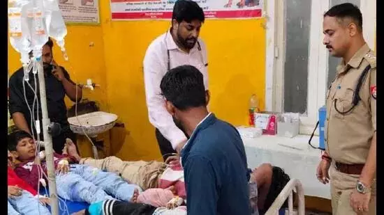 बिजनौर के एक गांव में चाट खाने से दो दर्जन लोग बीमार, जांच जारी बिजनौर के एक गांव में चाट खाने से दो दर्जन लोग बीमार, जांच जारी