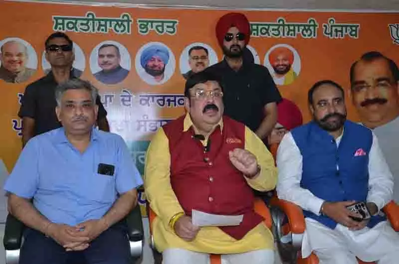 स्वास्थ्य मंत्री बलबीर सिंह को इस्तीफा दे देना चाहिए: Shwet Malik स्वास्थ्य मंत्री बलबीर सिंह को इस्तीफा दे देना चाहिए: Shwet Malik