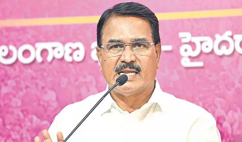 पूर्व मंत्री निरंजन रेड्डी ने सीएम रेवंत रेड्डी के खिलाफ झंडा फहराया पूर्व मंत्री निरंजन रेड्डी ने सीएम रेवंत रेड्डी के खिलाफ झंडा फहराया