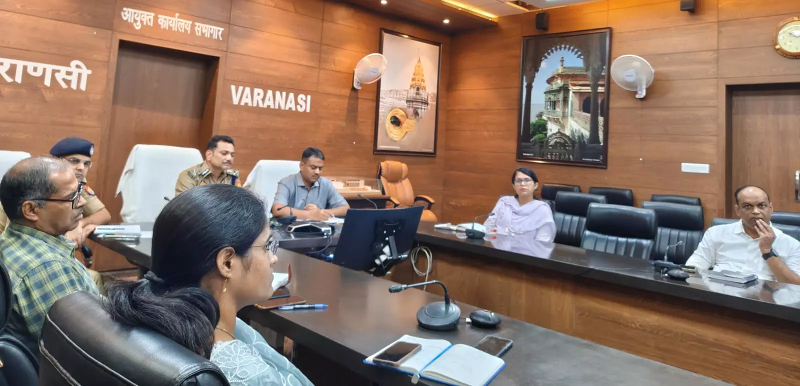Varanasi: प्रधानमंत्री के दौरे से पहले मुख्य सचिव और DGP ने की तैयारियों की समीक्षा Varanasi: प्रधानमंत्री के दौरे से पहले मुख्य सचिव और DGP ने की तैयारियों की समीक्षा
