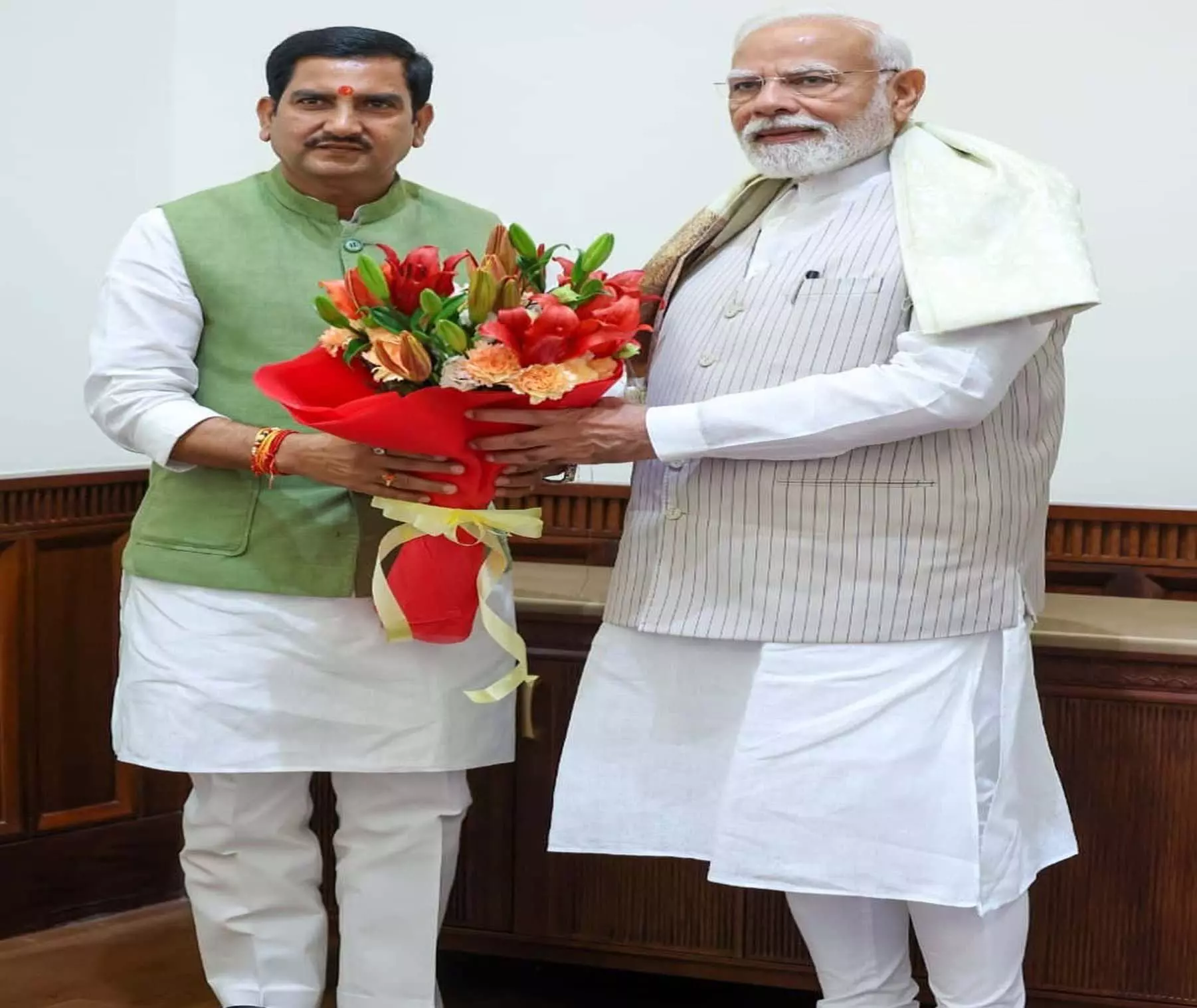 केंद्रीय राज्य मंत्री तोखन साहू ने प्रधानमंत्री नरेंद्र मोदी से की मुलाकात केंद्रीय राज्य मंत्री तोखन साहू ने प्रधानमंत्री नरेंद्र मोदी से की मुलाकात