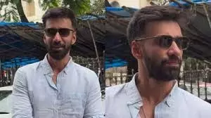 अविनाश तिवारी ने दिखाया कि सिंपल भी हो सकता है सुपर स्टाइलिश अविनाश तिवारी ने दिखाया कि सिंपल भी हो सकता है सुपर स्टाइलिश
