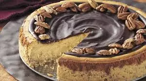 5 स्टेप्स में बनाएं बिना बेक किया Chocolate Pecan चीज़केक 5 स्टेप्स में बनाएं बिना बेक किया Chocolate Pecan चीज़केक