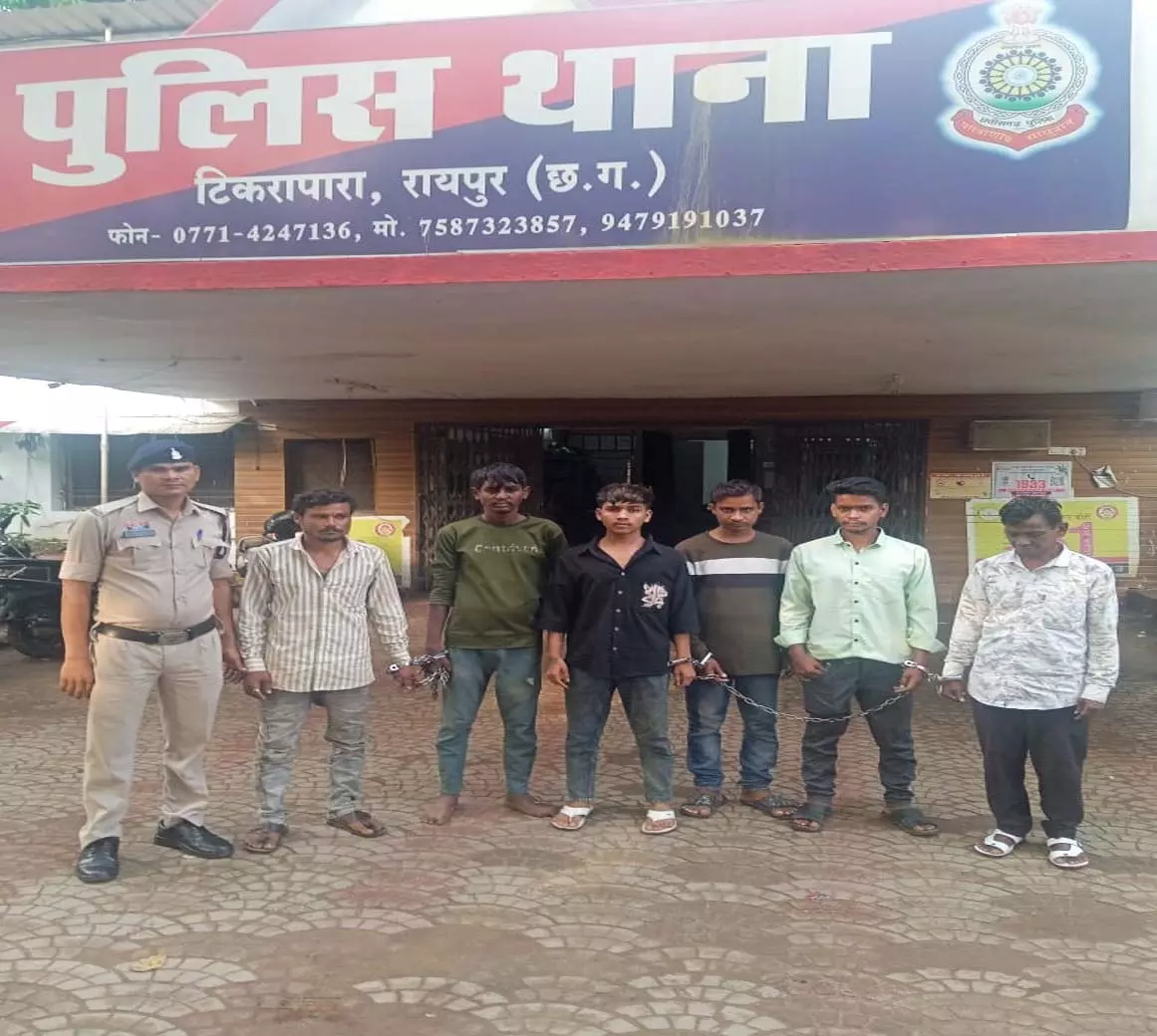 Raipur Breaking: युवक से बेरहमी से मारपीट का वीडियो वायरल, आरोपी चंद घंटे में गिरफ्तार Raipur Breaking: युवक से बेरहमी से मारपीट का वीडियो वायरल, आरोपी चंद घंटे में गिरफ्तार
