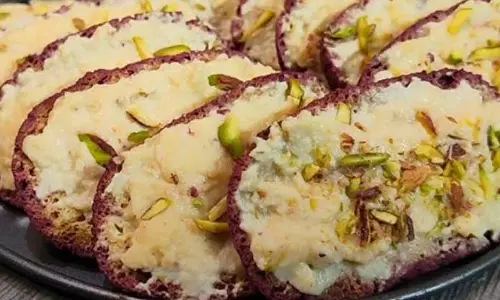 Chhena Toast: खुशी के मौके पर घर पर बनाएं ये मिठाई