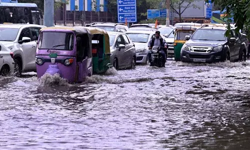 मूसलाधार बारिश के कारण ऑरेंज अलर्ट, दिल्ली में जलभराव की स्थिति